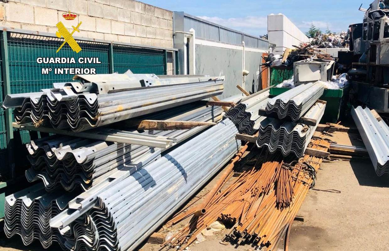 Imagen de los guardarraíles robados.