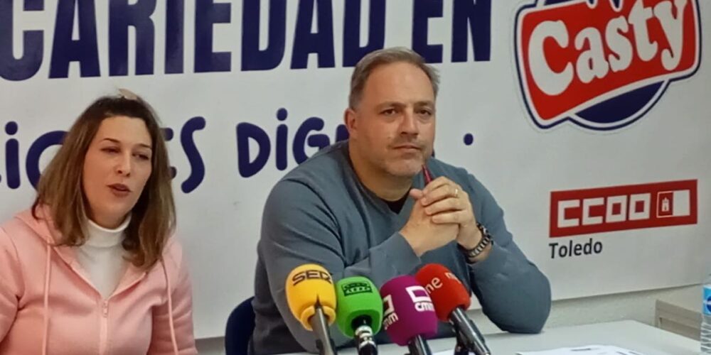 Alejandra Rodríguez junto a Federico Pérez, secretario general de CCOO Toledo.
