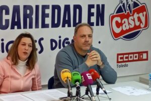 Alejandra Rodríguez junto a Federico Pérez, secretario general de CCOO Toledo.
