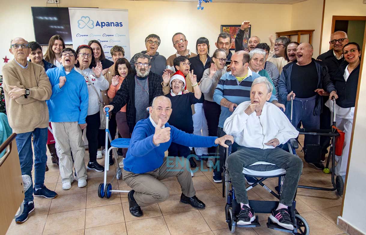 Usuarios y profesionales de Apanas. Foto: Rebeca Arango.