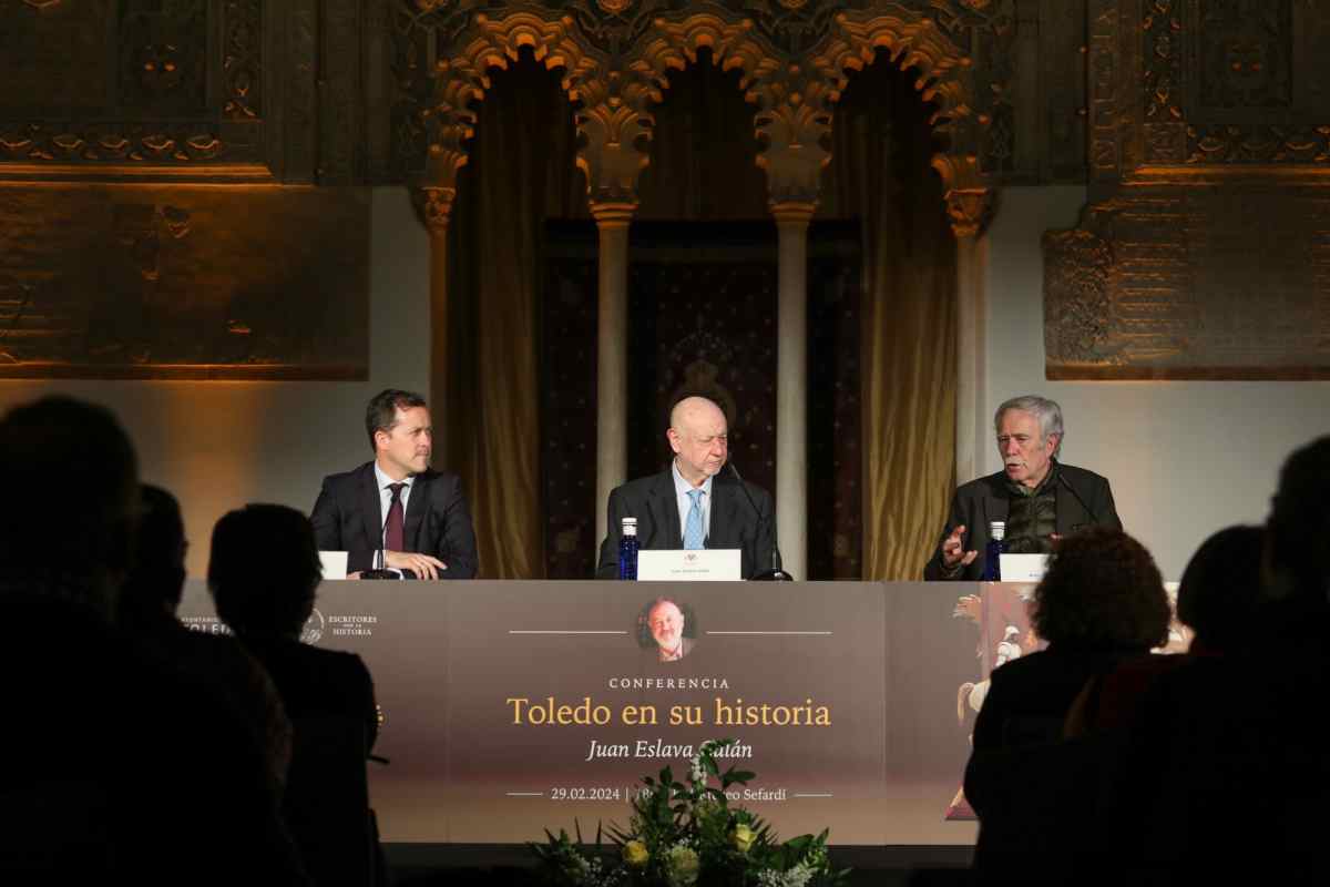 Imagen de archivo de la conferencia que impartió Juan Eslava Galán en Toledo.