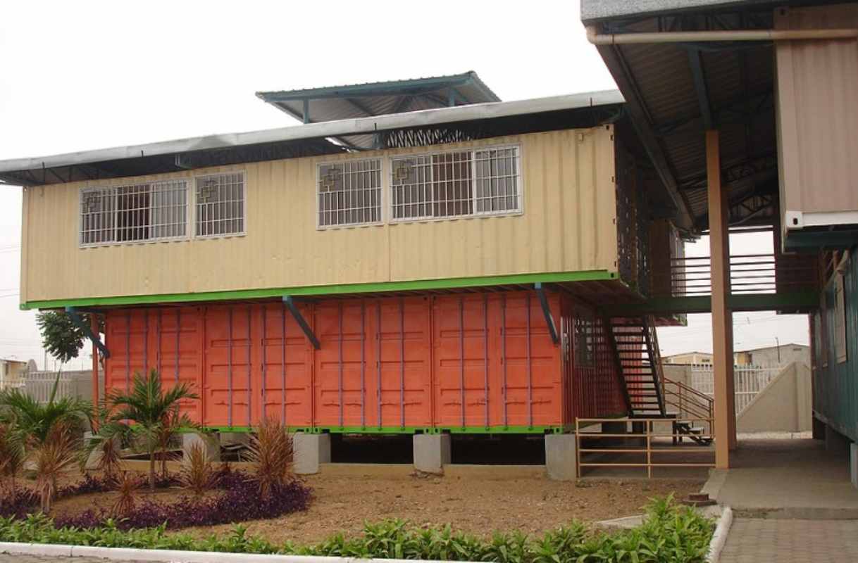 Imagen de un contenedor usado como vivienda.