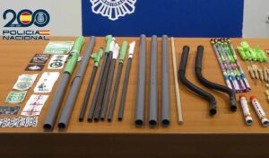 Efectos incautados a los ultras del Talavera y el Cacereño.