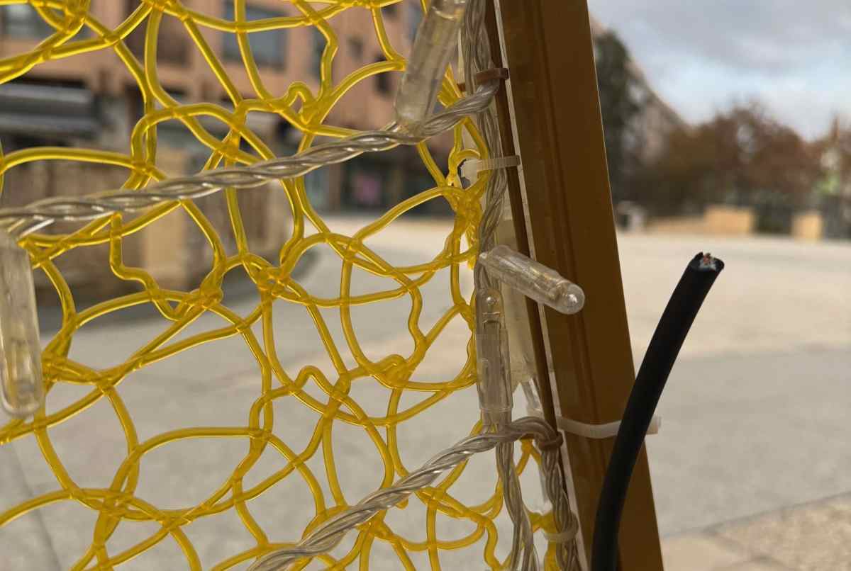 Iluminación navideña vandalizada en Albacete.