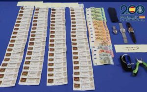 Efectos que le encontraron al detenido.