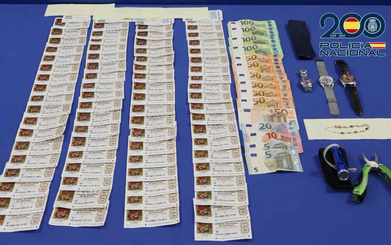 Efectos que le encontraron al detenido.