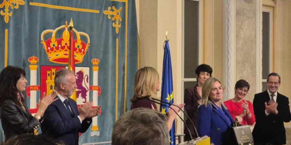 Milagros Tolón ha recibido este lunes la cartera de Educación, Formación Profesional y Deportes