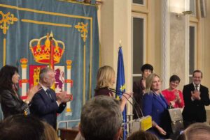 Milagros Tolón ha recibido este lunes la cartera de Educación, Formación Profesional y Deportes