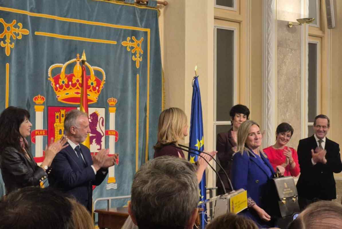 Milagros Tolón ha recibido este lunes la cartera de Educación, Formación Profesional y Deportes