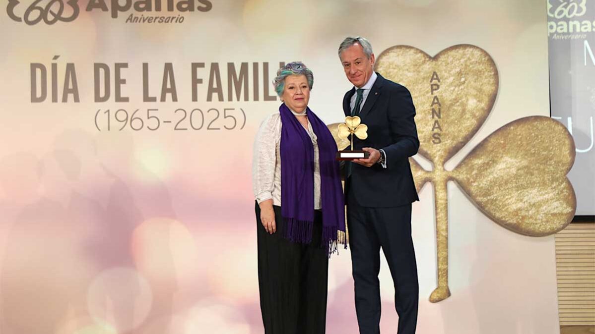 Apanas entrega un premio a Eurocaja por su colaboración en favor de la inclusión social
