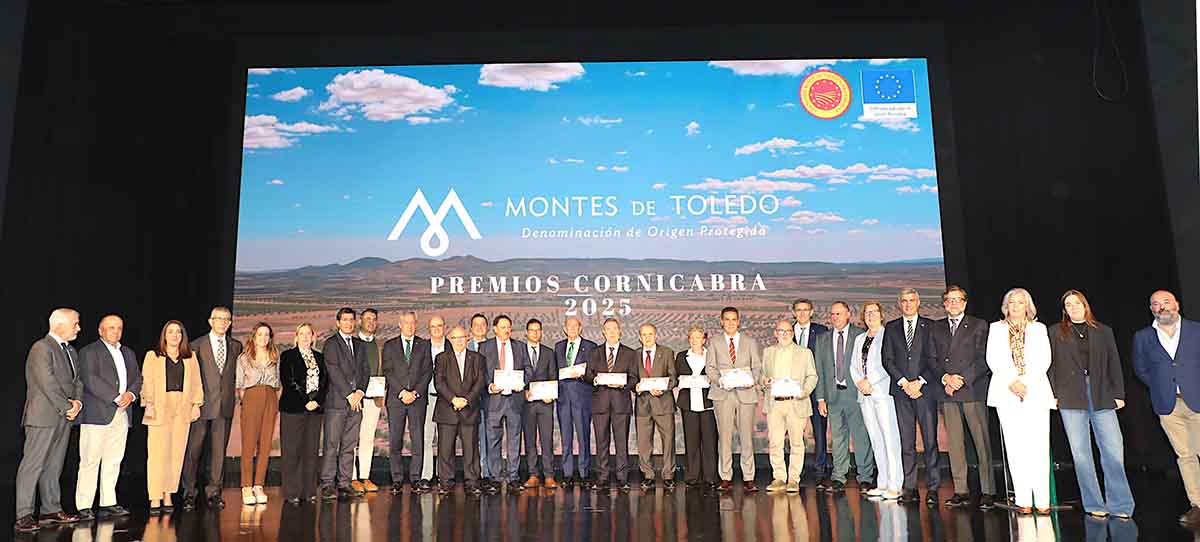 Foto de familia de los Premios Cornicabra 2025