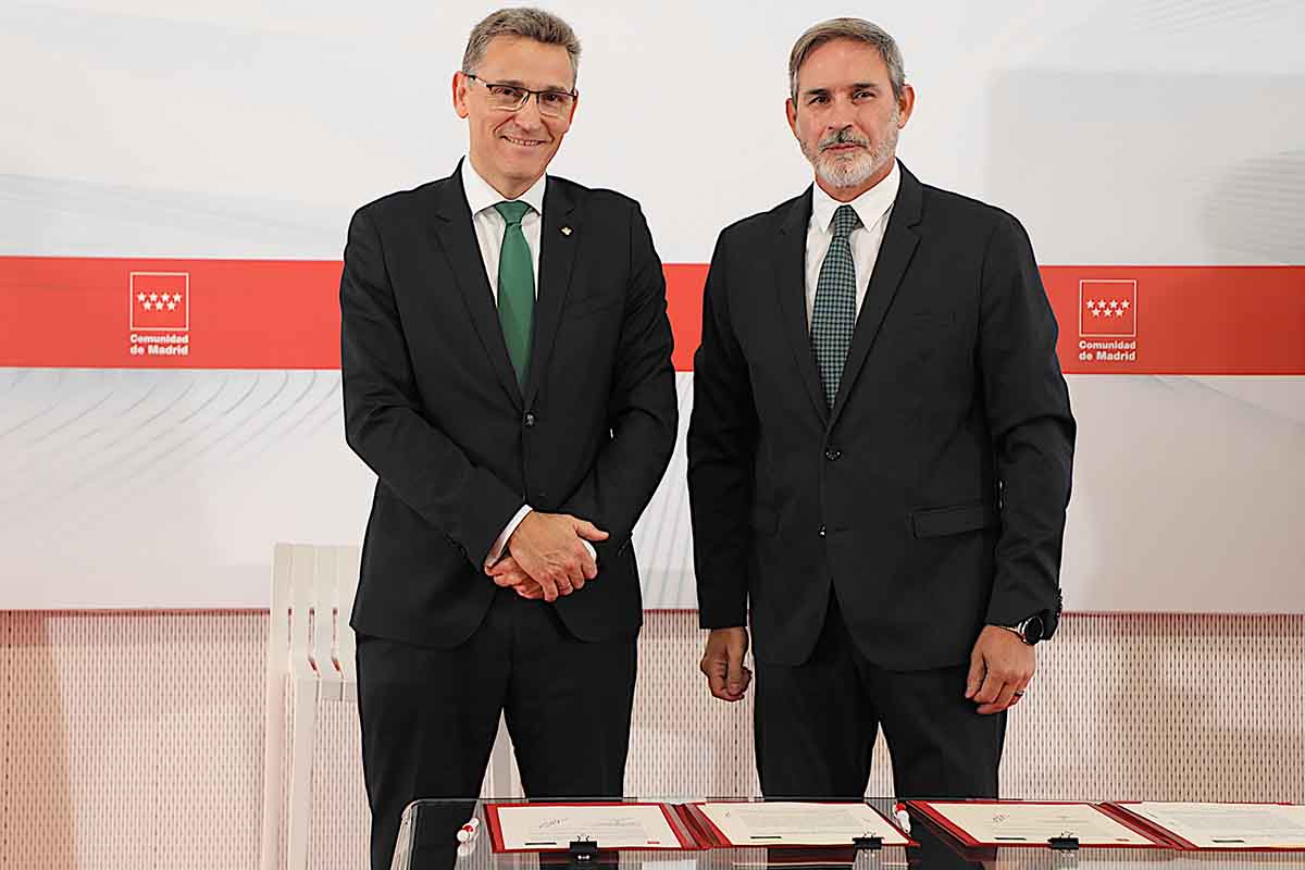 Firma de adhesión de Eurocaja al programa "Mi Primera Vivienda" de la Comunidad de Madrid