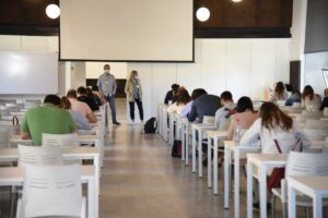 Examen de las oposiciones de Sanidad en el Campus de la UCLM en Toledo.