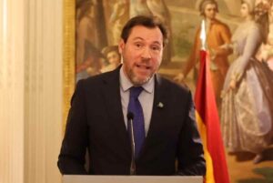 El ministro de Transportes y Movilidad Urbana, Óscar Puente.