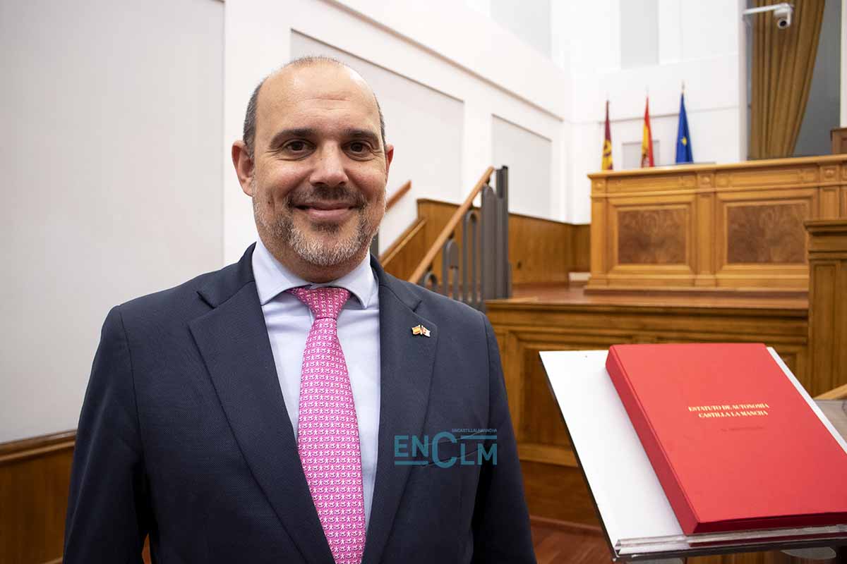 El presidente de las Cortes de CLM quiere que haya menos crispación entre los políticos. Foto: Sara M. Trevejo.