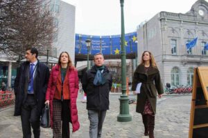 Emiliano García-Page y la delegación regional, en Bruselas.