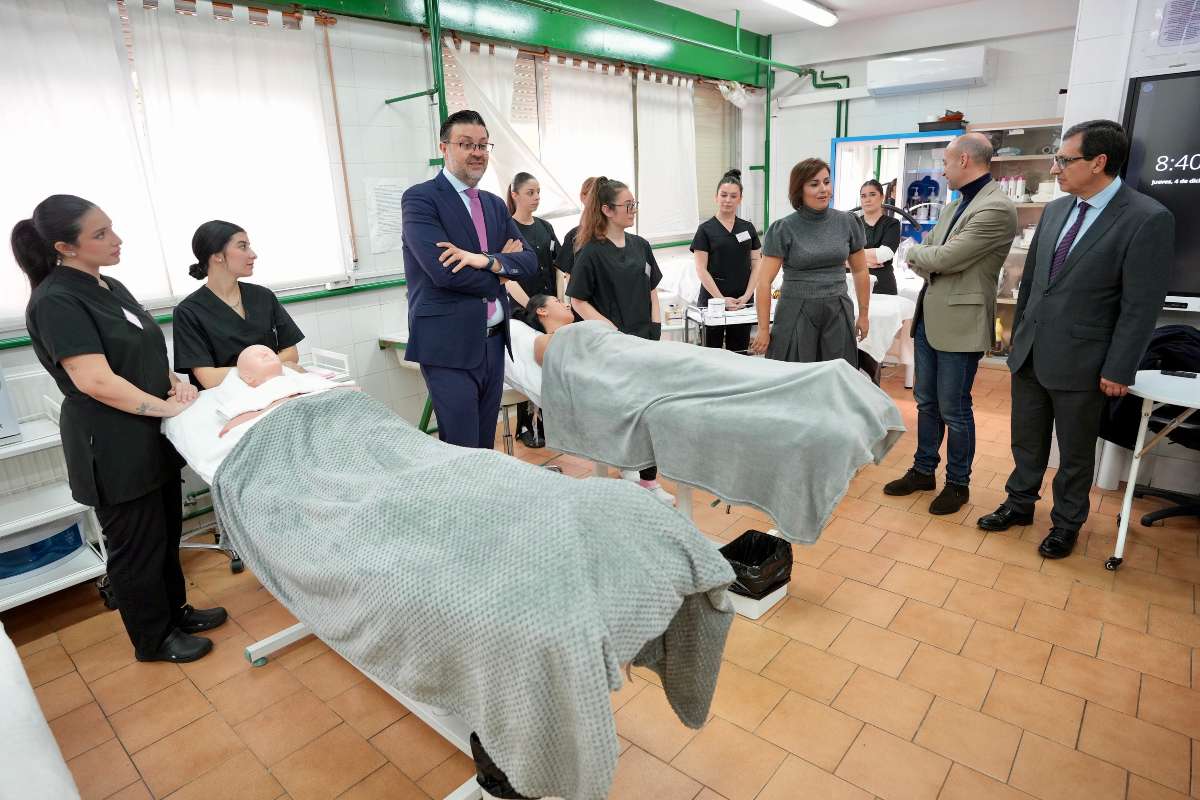 El consejero de Educación, Amador Pastor, en una visita al Centro Integrado de FP Número 1 de Toledo