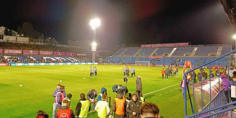 El Pedro Escartín vacío a media hora de la hora inicial.