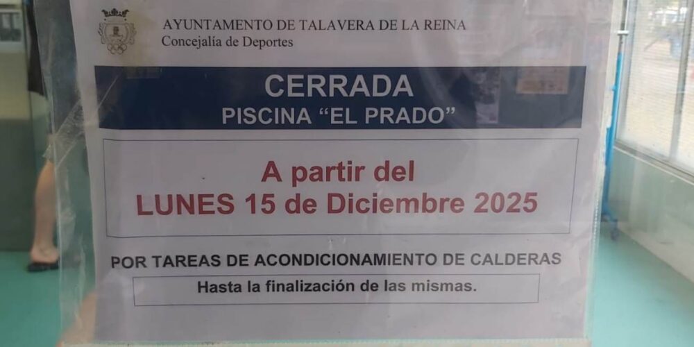 Así reza el cartel que anuncia el cierre de la piscina 'El Prado'.