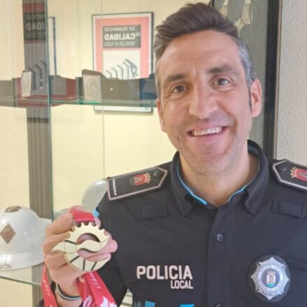 Un policía local de Talavera, José Luis Batuecas, campeón nacional de duatlón en Cáceres.