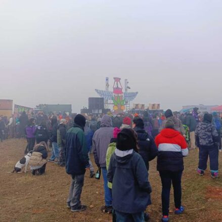 Las inmediaciones del aeropuerto de Ciudad Real acogieron desde esta Nochevieja hasta primeros de enero una macrofiesta rave sin autorización, la ‘Big fucking party vol. 3’, con miles de asistentes de España.