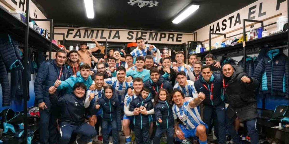 La plantilla del Talavera se mostraba así de eufórica. Foto: CF Talavera.