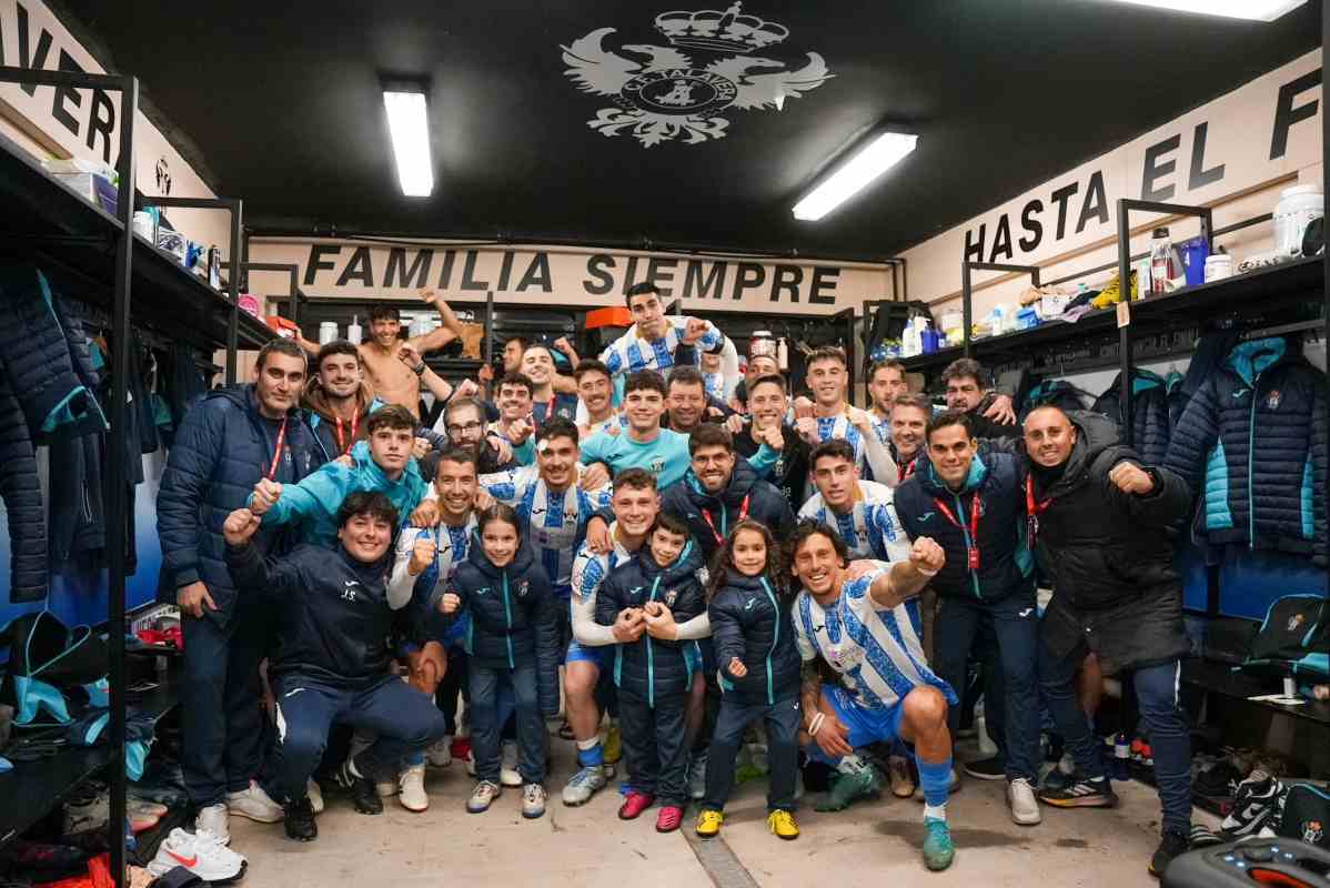 La plantilla del Talavera se mostraba así de eufórica. Foto: CF Talavera.