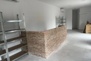 Interior de la futura tienda en Retamoso de la Jara (Toledo)