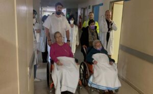 Miguel, Amadora y Mari Paz, últimos pacientes que reciben el alta en el Virgen de la Luz de Cuenca. Imagen: EP.