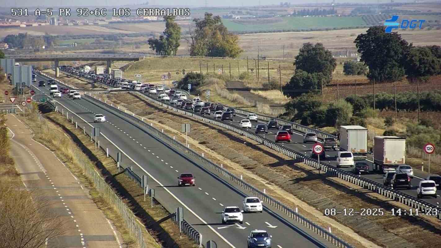 Así estaba ya la A-5. en el km 92, en Los Cerralbos (Toledo), pasadas las 14 horas. Foto: DGT.