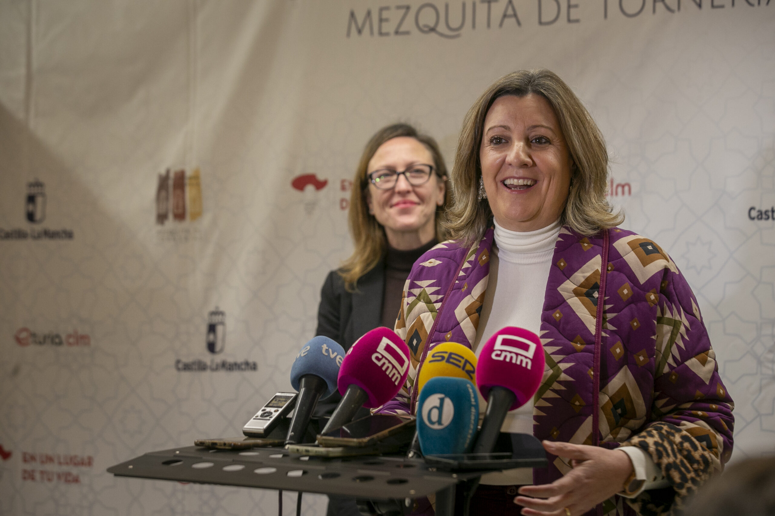 La consejera de Economía, Empresas y Empleo, Patricia Franco, ha presentado el cupón de la ONCE dedicado al damasquinado de Toledo, en el Centro Regional de Promoción de Artesanía Mezquita de Tornerías. (Fotos: A. Pérez Herrera // JCCM)