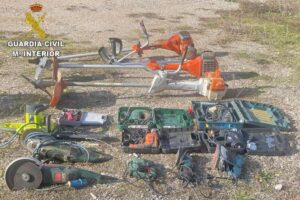 Herramientas recuperadas por el operativo de la Guardia Civil