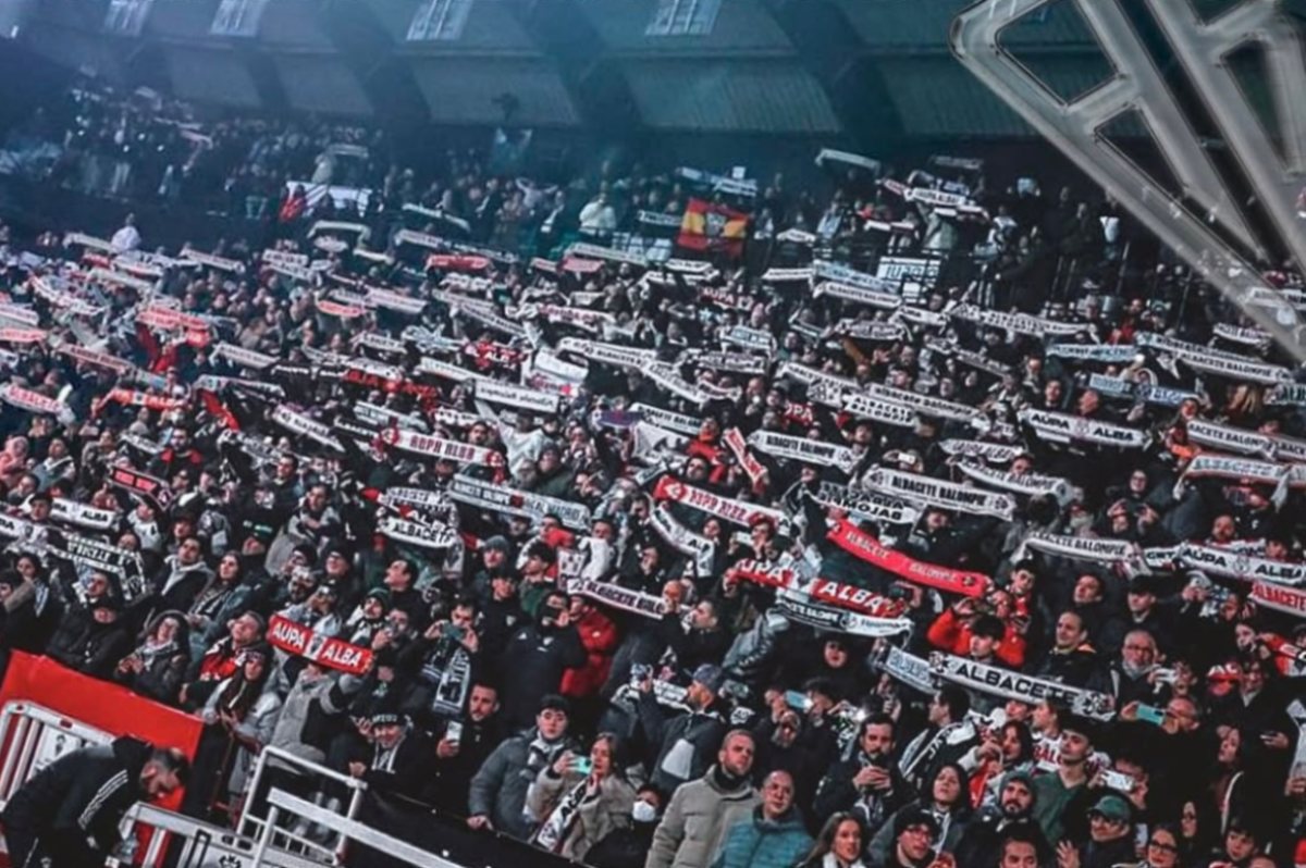 Aficionados del Albacete en el partido frente al Real Madrid de la Copa del Rey en el Carlos Belmonte