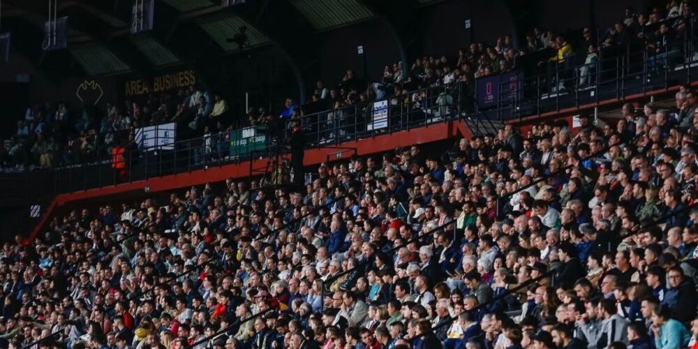 Aficionados en el estadio Carlos Belmonte. Foto: Albacete BP