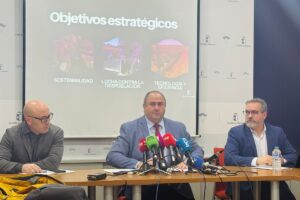 El consejero de Agricultura, Julián Martínez Lizán, durante la presentación del Plan Director de Regadíos, en Albacete
