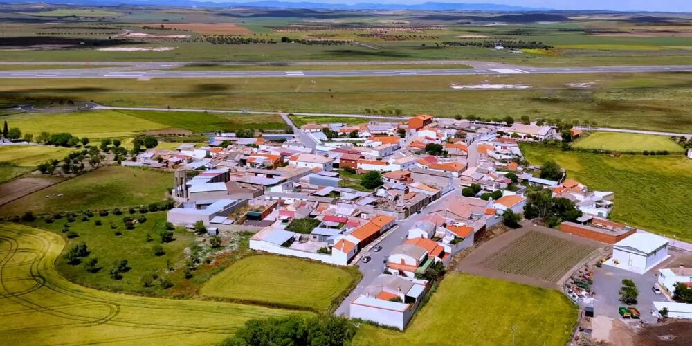 Imagen aérea de Villar del Pozo, el pueblo con menos habitantes de Ciudad Real