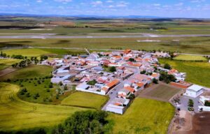 Imagen aérea de Villar del Pozo, el pueblo con menos habitantes de Ciudad Real