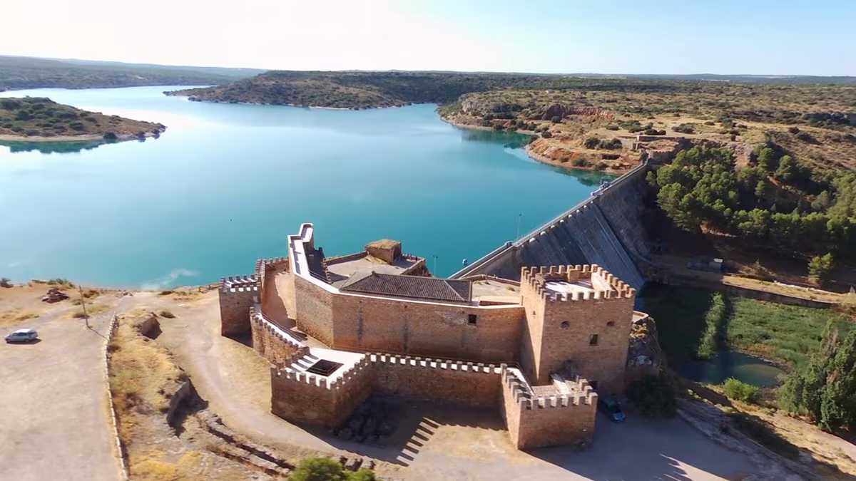 Imagen aérea del castillo de Peñarroya