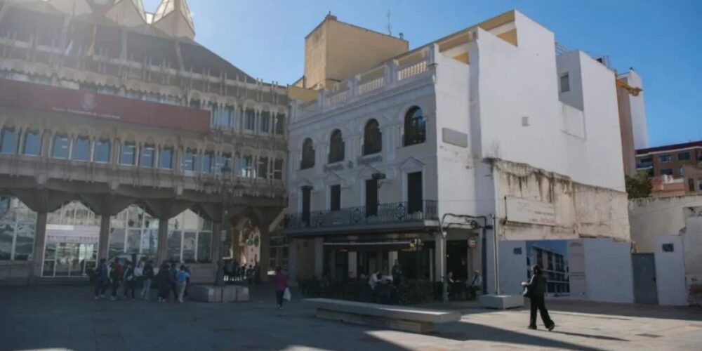 Imagen del edificio en venta en la Plaza Mayor de Ciudad Real, junto al Ayuntamiento