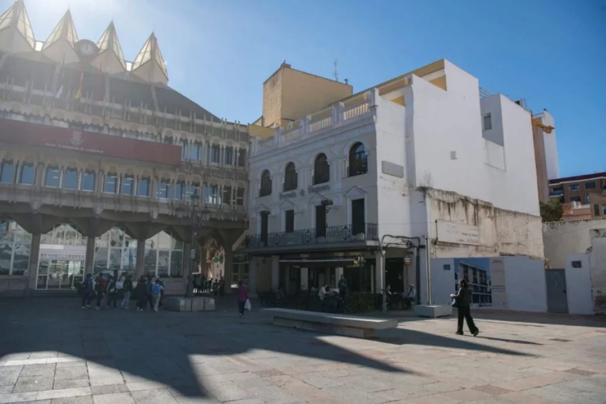Imagen del edificio en venta en la Plaza Mayor de Ciudad Real, junto al Ayuntamiento