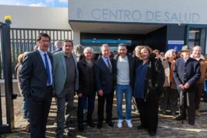 La nueva infraestructura sanitaria, de más de 700 metros cuadrados y dotada de Punto de Atención Continuada, ha sustituido a unas instalaciones obsoletas y ha ampliado la cartera de servicios para seis municipios