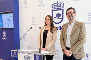 La concejala de Turismo y Promoción Económica de Tomelloso, Rocío Valentín, y Joaquín Parra