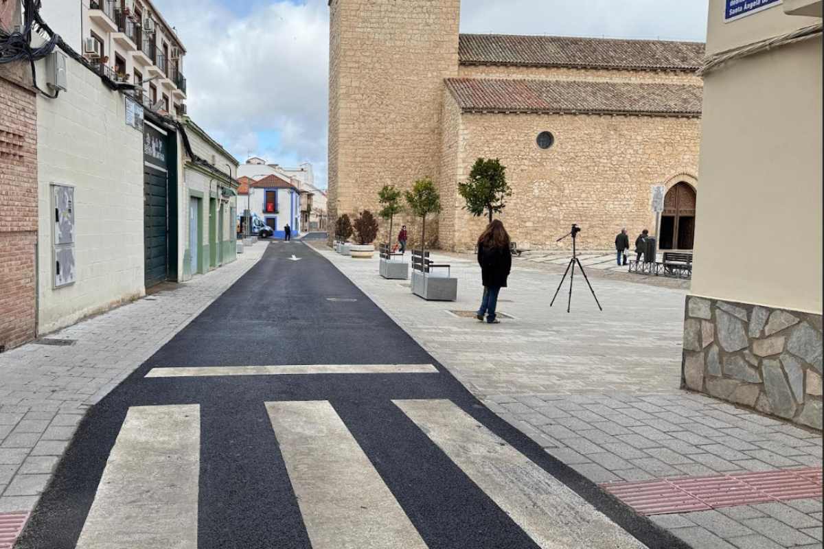 Nueva imagen de la calle Ángel y la Plaza de Santiago