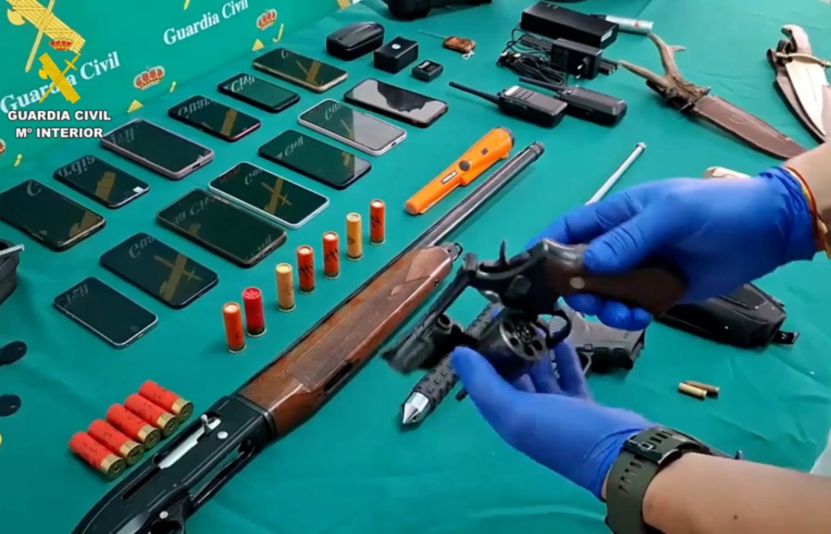 Material incautado por la Guardia Civil en la operación “Minto24-Vialvu”