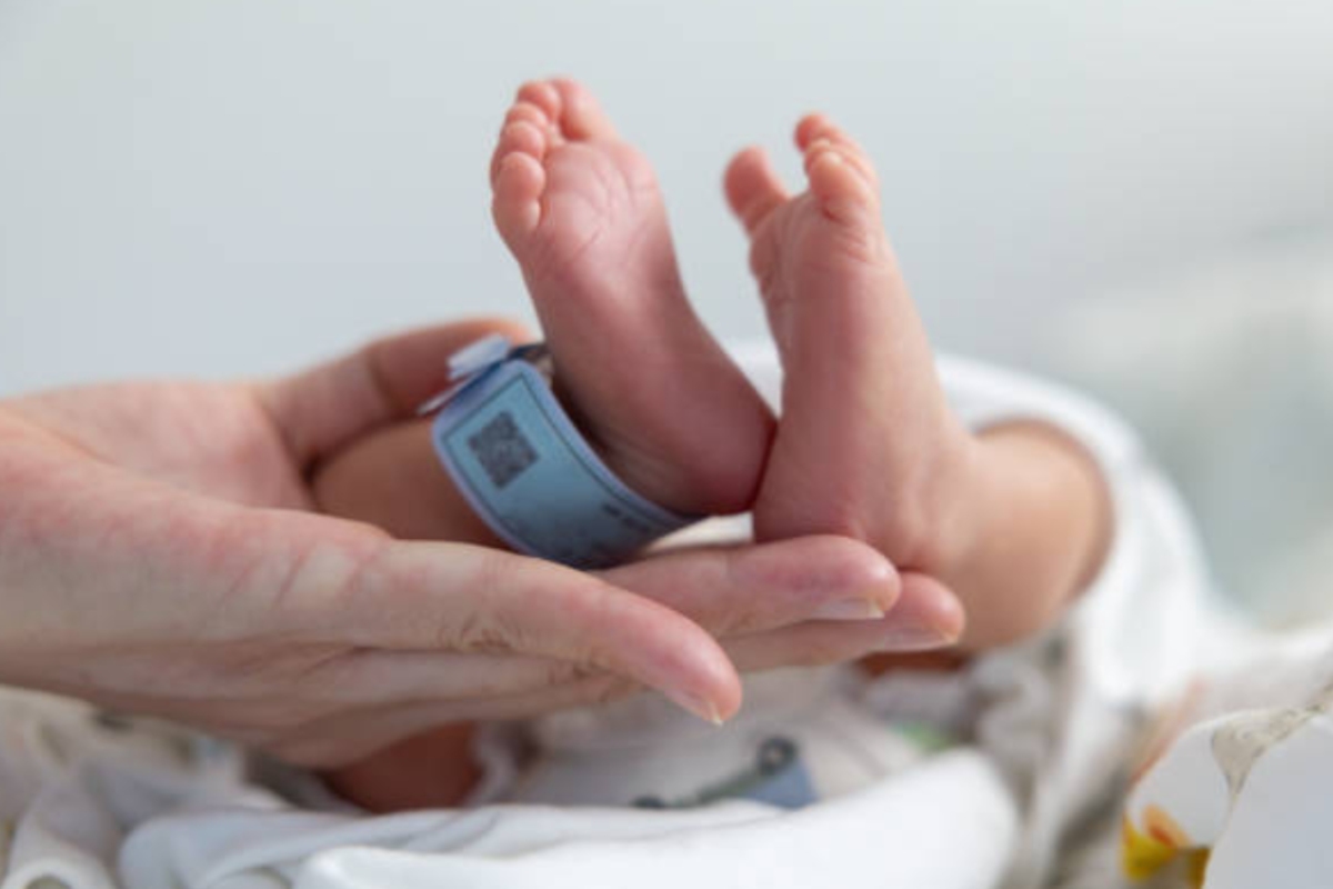 Imagen de archivo de los pies de un bebé