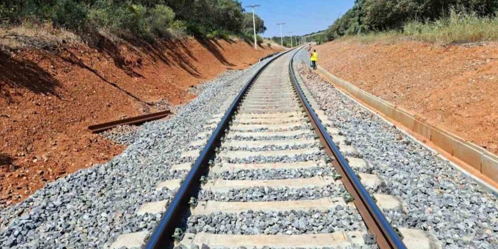 Vía de tren entre Brazatortas y Guadalmez