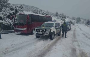 La Guardia Civil ha tenido que rescatar a 5 niños de un autobús