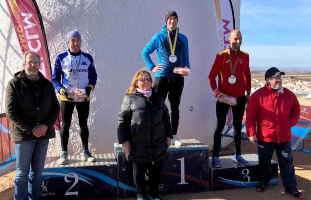 Entrega de trofeos en el Campeonato regional de campo a través.