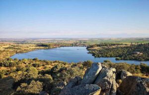 Embalse de Azutan. Imagen: CC Wikipedia
