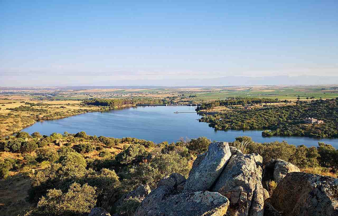 Embalse de Azutan. Imagen: CC Wikipedia